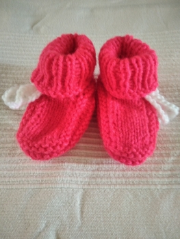 Babyschuhchen in orangerot
