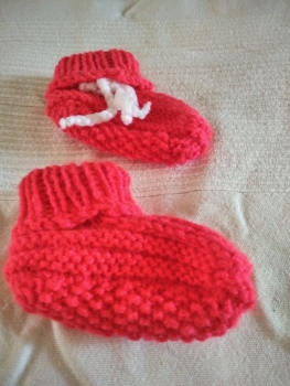 Babyschuhchen in orangerot