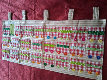 Adventskalender Eisenbahn, rot kariert