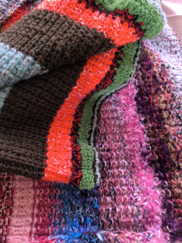 Dicke bunte Restedecke