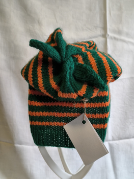 Mütze mit Knoten grün orange