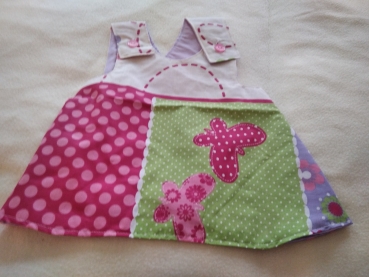 Schürzenkleid mit Spitze