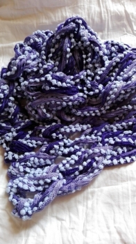 armgestrickter Schal blau