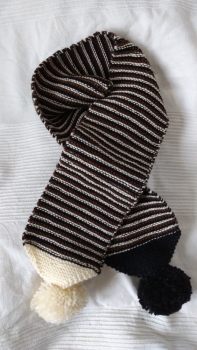 Bommelschal schwarz weiß