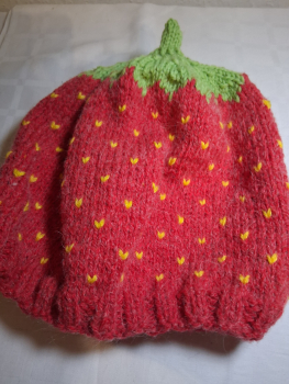 Erdbeermütze