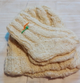 Set Mütze und Socken weiß