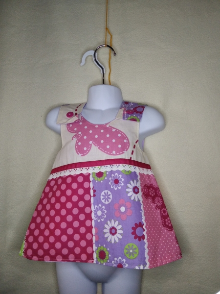Schürzenkleid mit Spitze