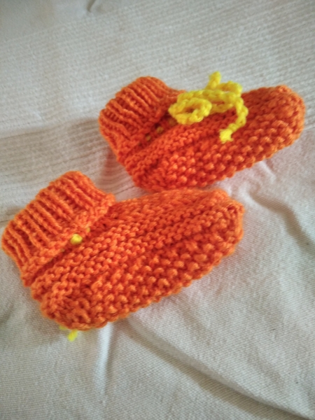Babyschuhchen in orange