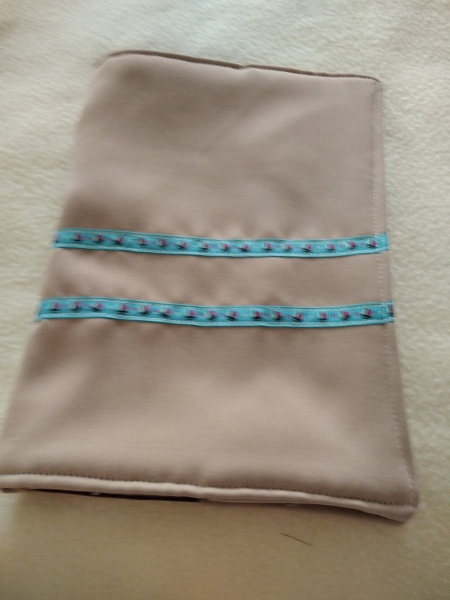 Buchumschlag beige mit Spitze