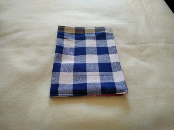 Buchumschlag blau kariert