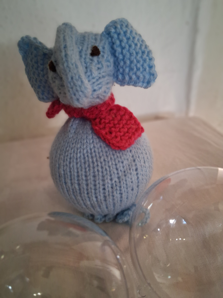 Elefant hellblau