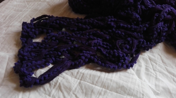 armgestrickter Schal lila