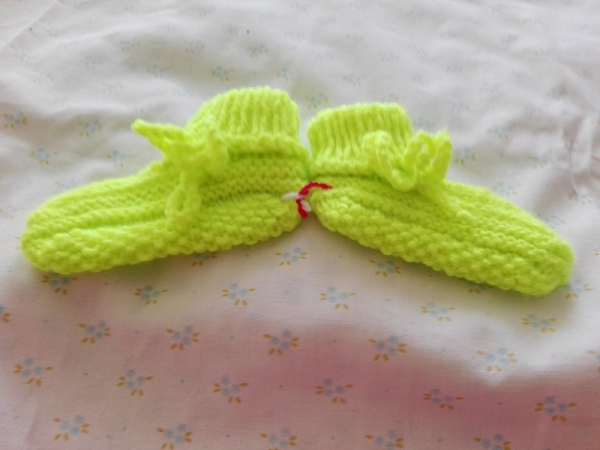 Babyschuhchen in neongrün