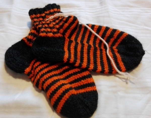 Bettsocken schwarz orange