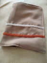 Buchumschlag beige mit Spitze
