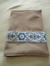 Buchumschlag beige mit Zierband